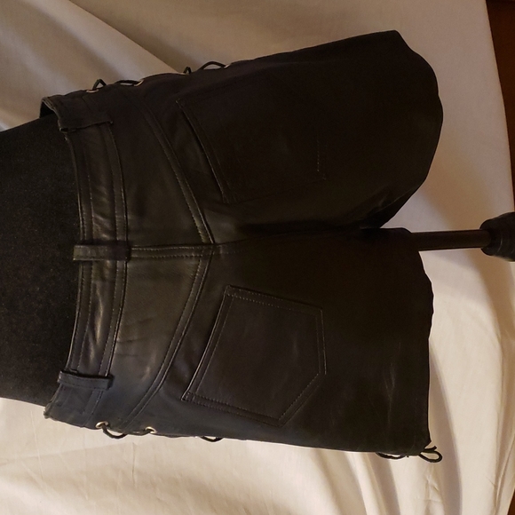 Leather shorts - Picture 3 of 6